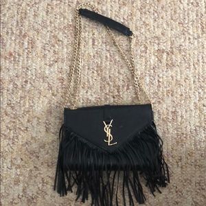 Black fringe bag. Adjustable strap.
